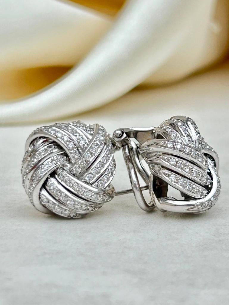 Outstanding 18ct White Gold Large Diamond Swirl Earrings - Image 3 of 7