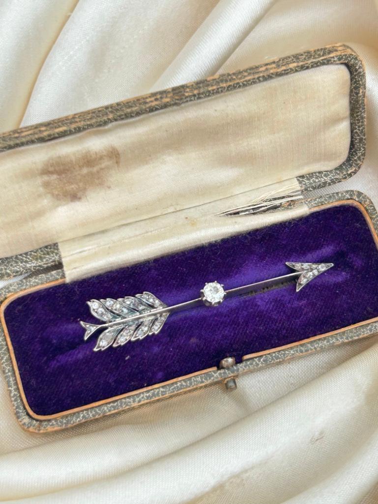 Outstanding Antique Large Diamond Jabot Arrow Pin Brooch in Antique Box - Image 2 of 8