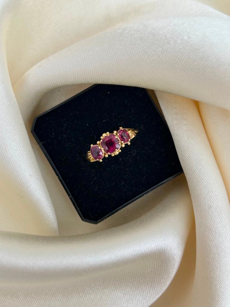 Yellow Gold Pink 3 Stone Ring - Image 3 of 6