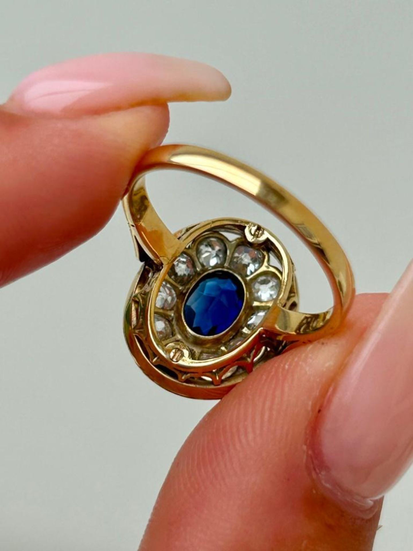 Outstanding Edwardian Sapphire Diamond and White Enamel Ring in 18ct Yellow Gold - Image 4 of 5