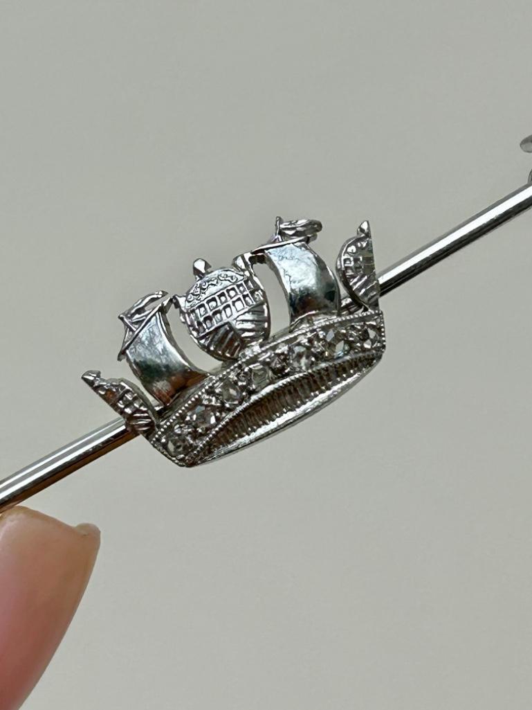 18ct White Gold Rose Cut Diamond Crown Royal Bar Brooch - Image 3 of 6