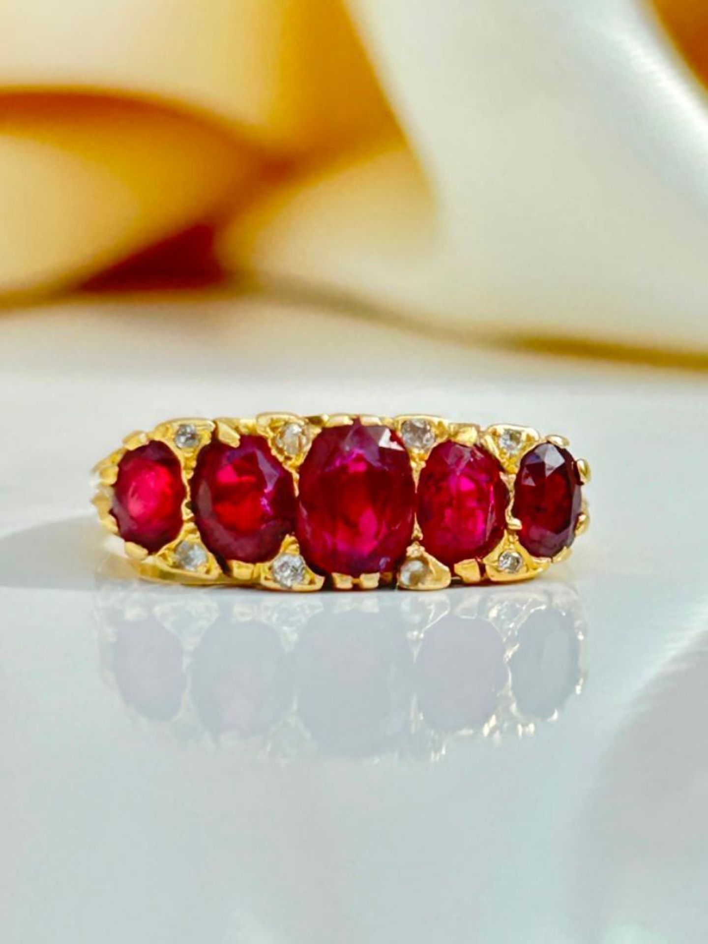 Chunky 18ct Yellow Gold Ruby and Diamond 5 Stone Ring - Image 3 of 9