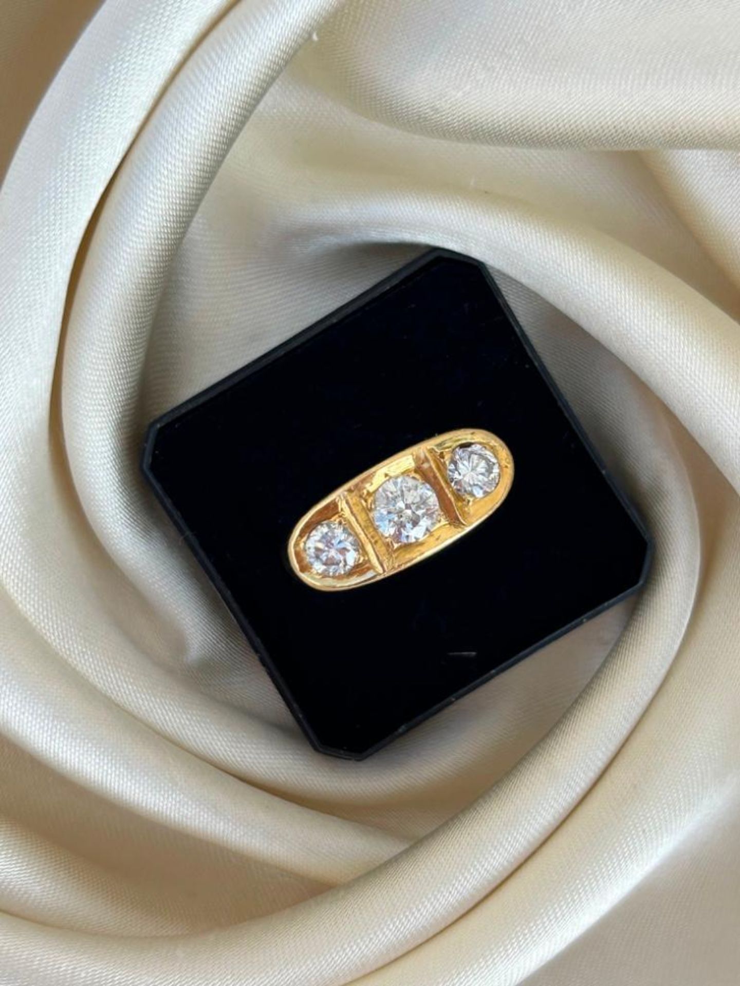 Giant Diamond 3 Stone Ring in 18ct Yellow Gold Approx 1 Carat 40 Total - Image 2 of 6