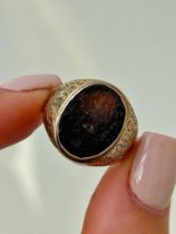 Chunky Armorial Crest Agate Signet Ring in Gold