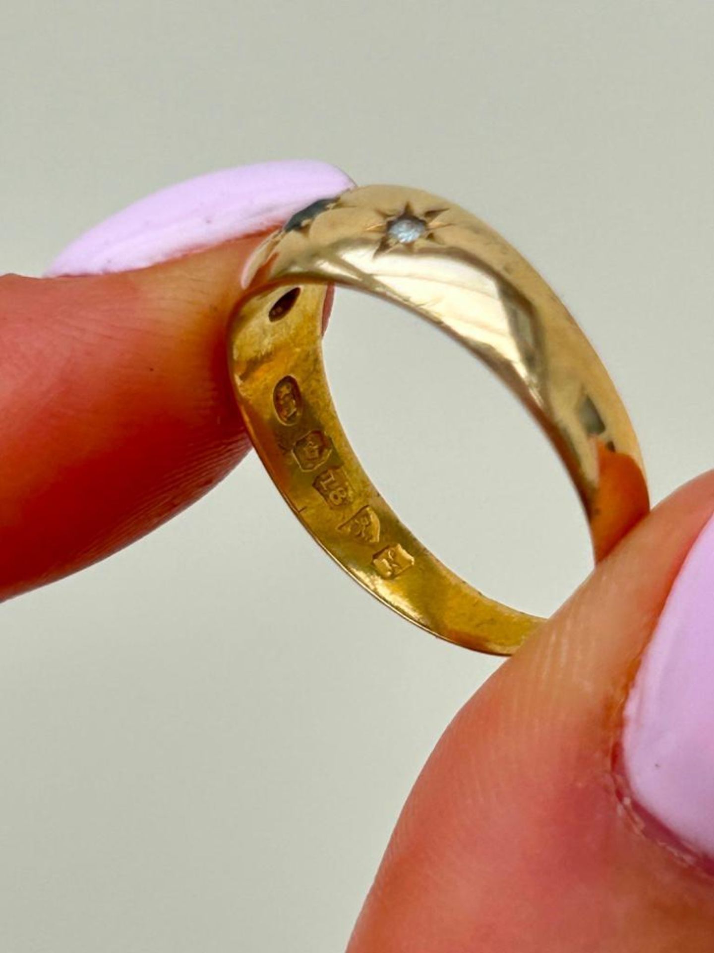 18ct Yellow Gold Sapphire and Diamond Starburst 3 Stone Ring - Image 6 of 7