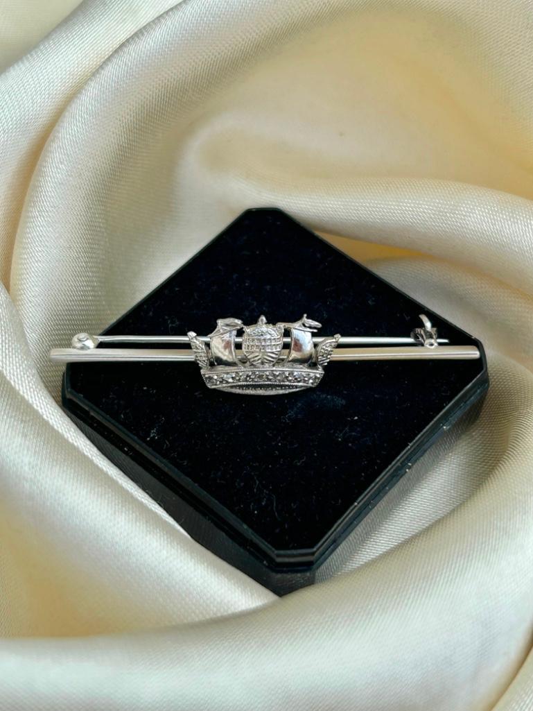 18ct White Gold Rose Cut Diamond Crown Royal Bar Brooch - Image 6 of 6