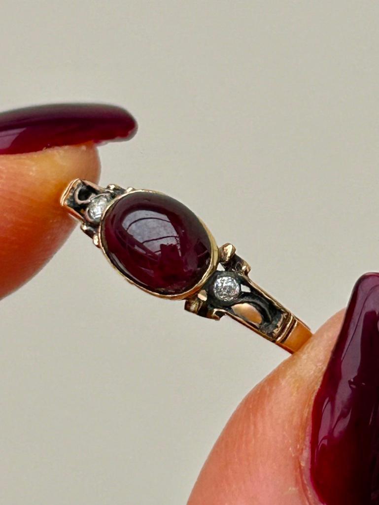 Georgian Cabochon Garnet and Diamond Ring in Gold - Image 8 of 11
