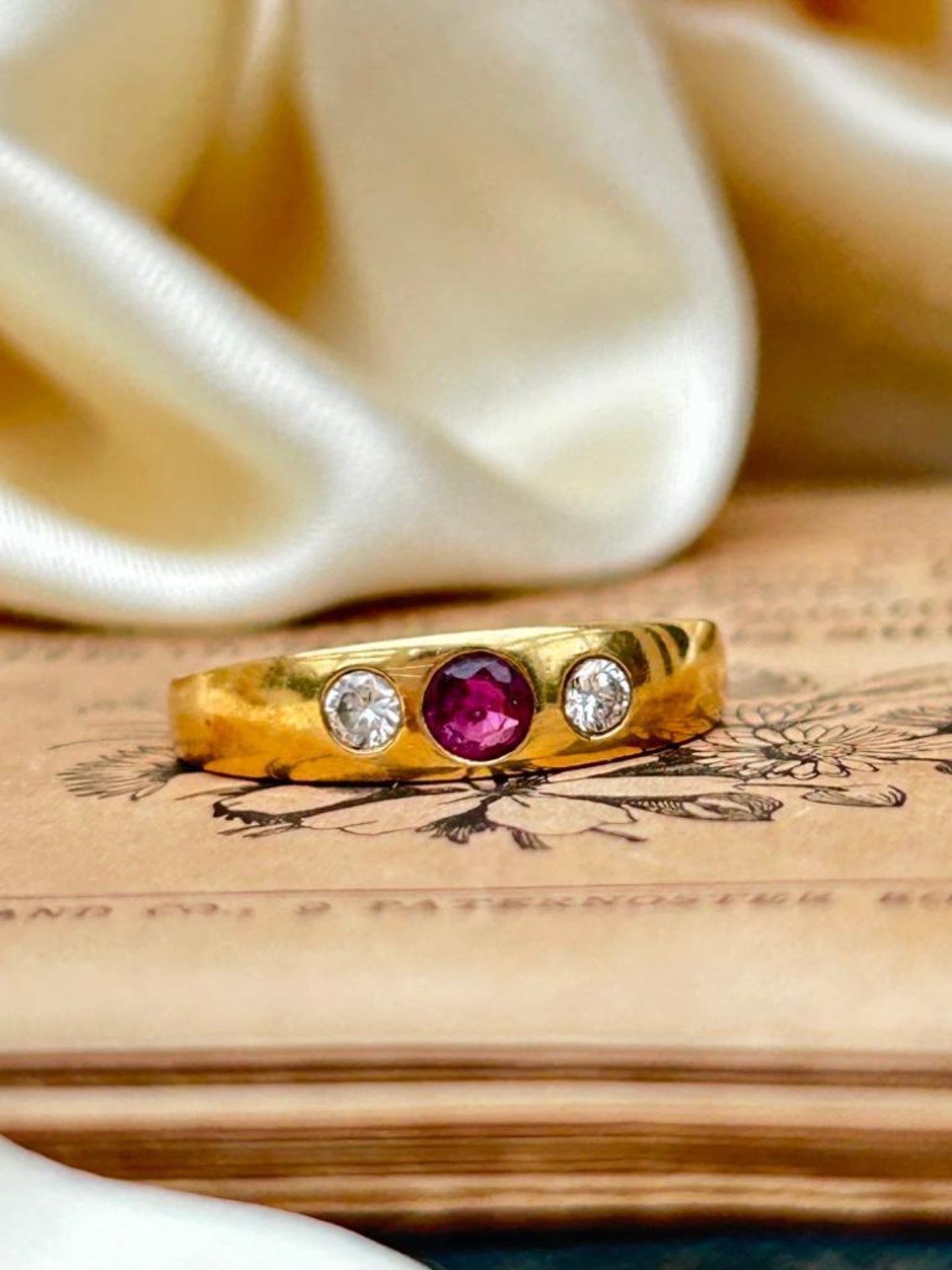 14ct Yellow Gold Ruby and Diamond 3 Stone Ring - Image 8 of 8