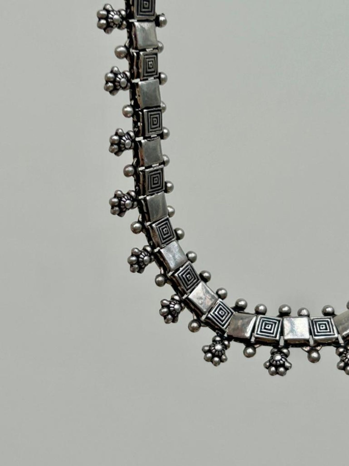 Unusual Silver Collar Necklace - Image 2 of 5