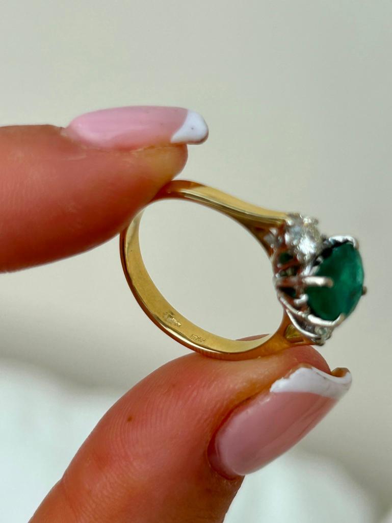 18ct Gold Emerald and Diamond Ring - Image 6 of 7