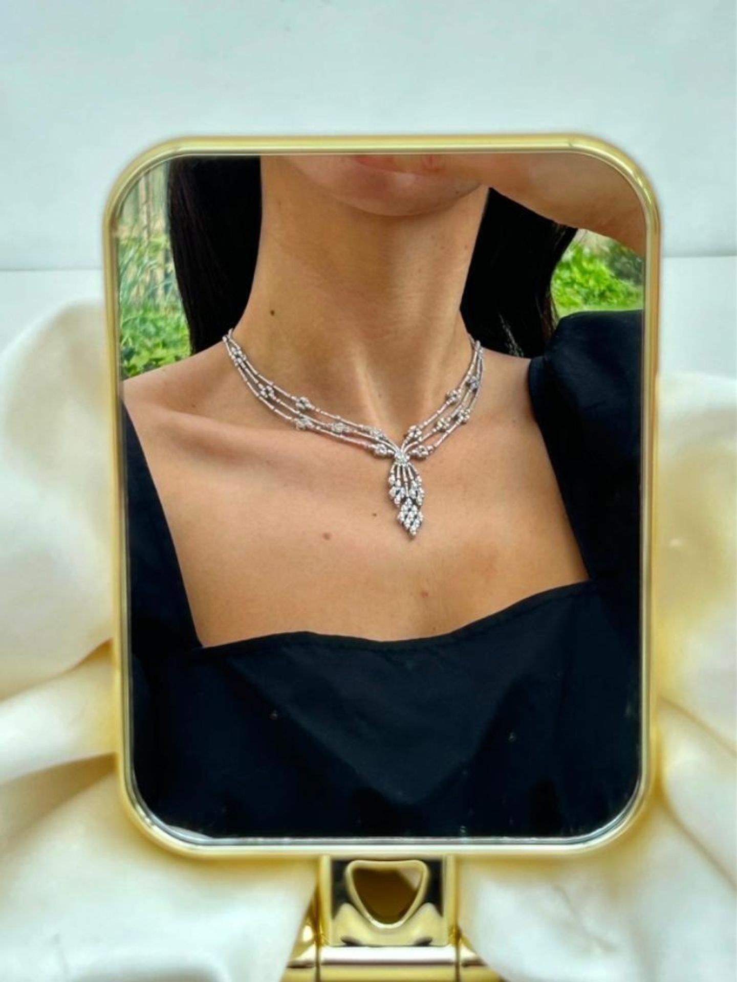 18ct White Gold and 10 Carat Plus Diamond Necklace - Image 3 of 14