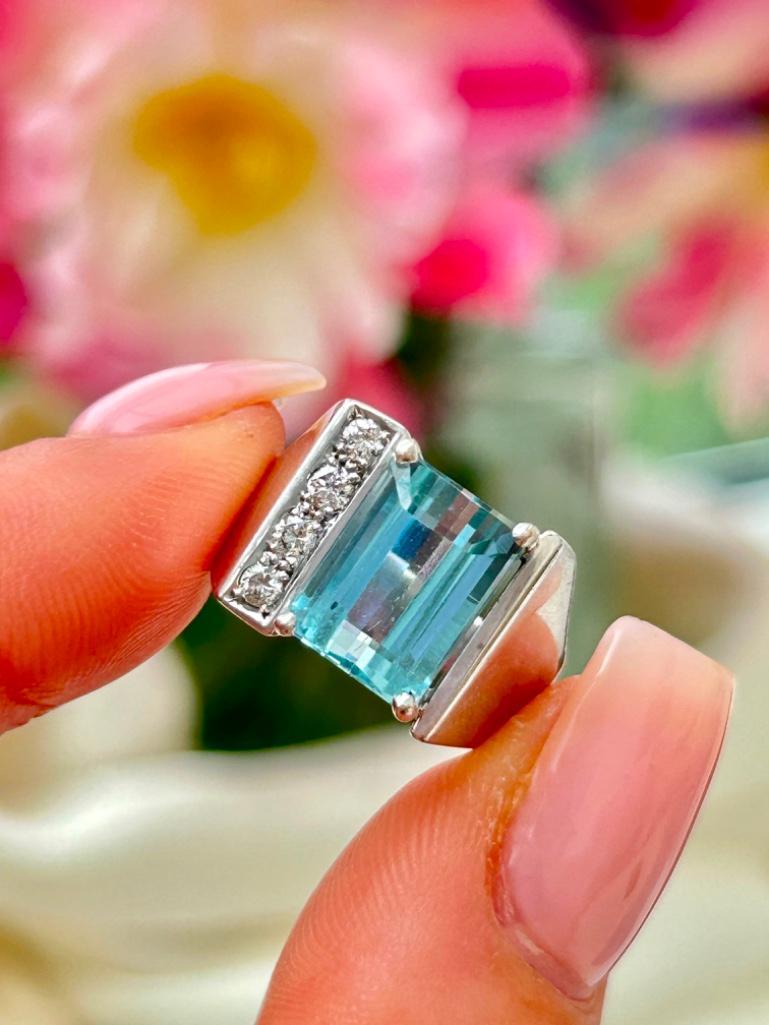 Amazing Modernistic Aquamarine and Diamond Ring in Chunky White Gold - Image 10 of 12