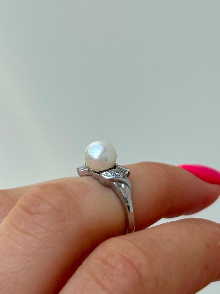 Vintage 18ct White Gold Pearl and Diamond Twist Ring - Image 5 of 8