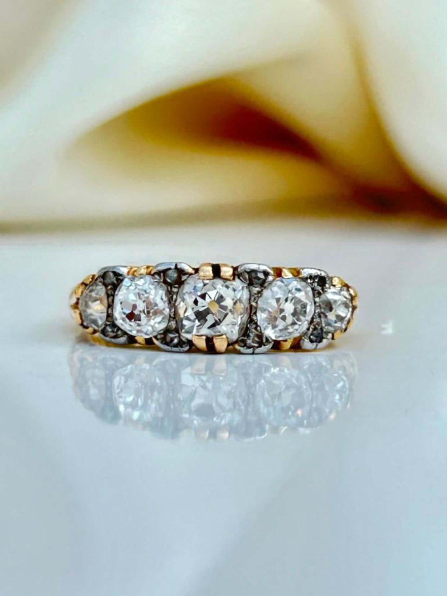 Antique 18ct Yellow Gold Diamond 5 Stone Ring with Diamond Points