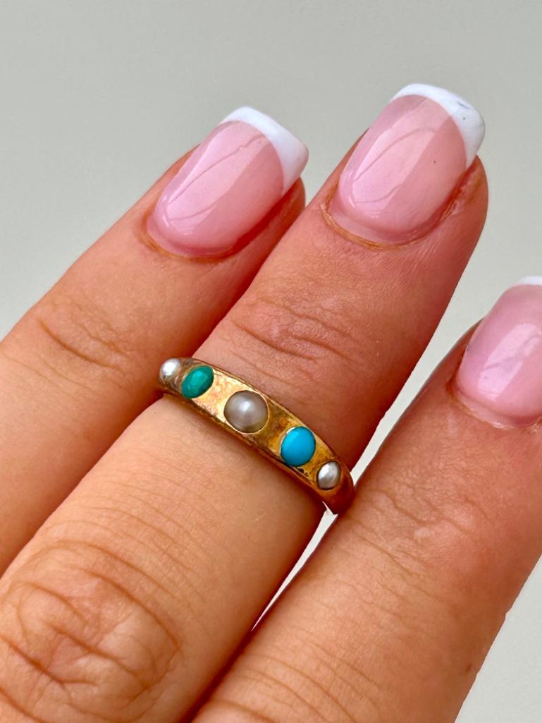 Tiny 18ct Gold Antique Pearl and Turquoise 3 Stone Ring - Image 2 of 5