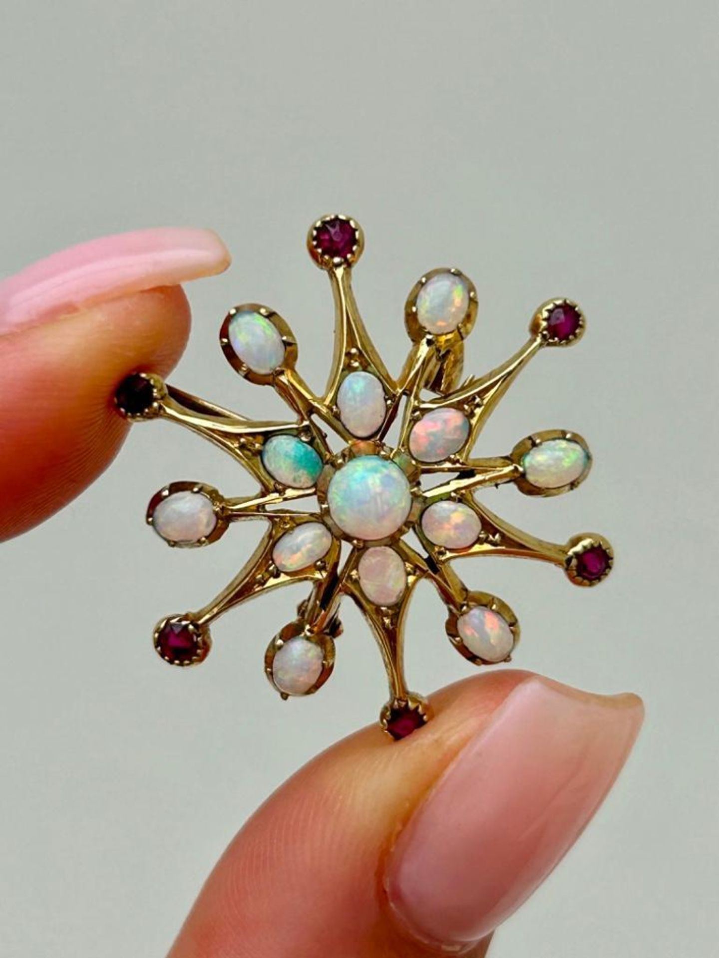 18ct Yellow Gold Ruby and Opal Starburst Brooch / Pendant - Image 3 of 5