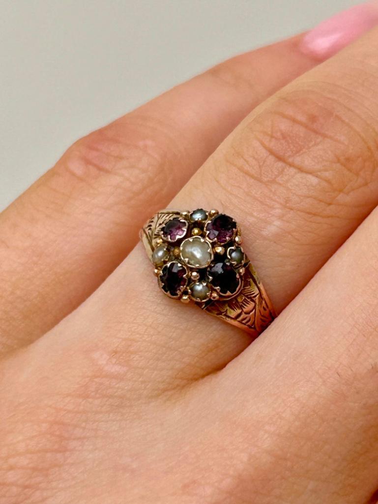 Antique 9ct Yellow Gold Garnet and Pearl Ring - Image 3 of 9