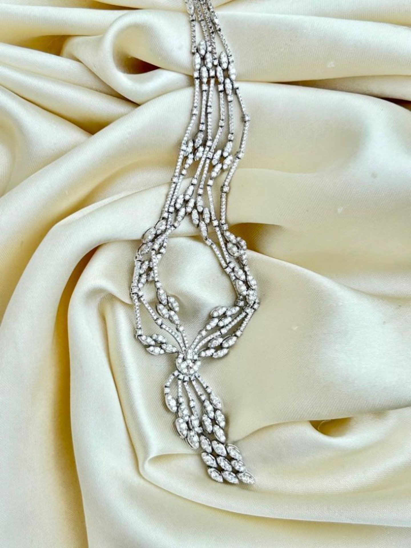 18ct White Gold and 10 Carat Plus Diamond Necklace - Image 6 of 14