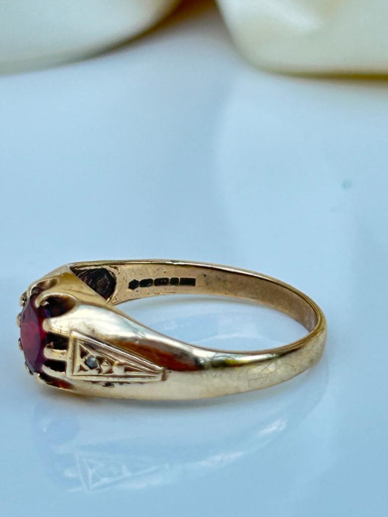 Antique Gold Garnet and Rose Cut Diamond Belcher Ring - Image 7 of 7