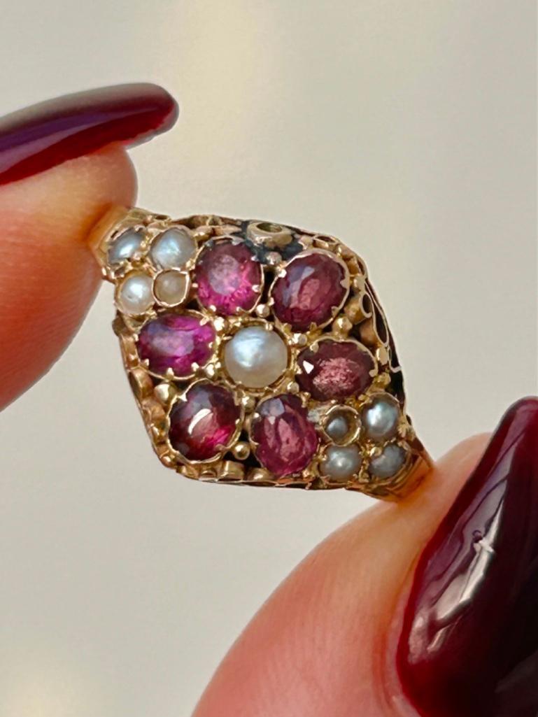 Antique Gold Ruby and Pearl Chunky Cluster Ring - Image 3 of 10