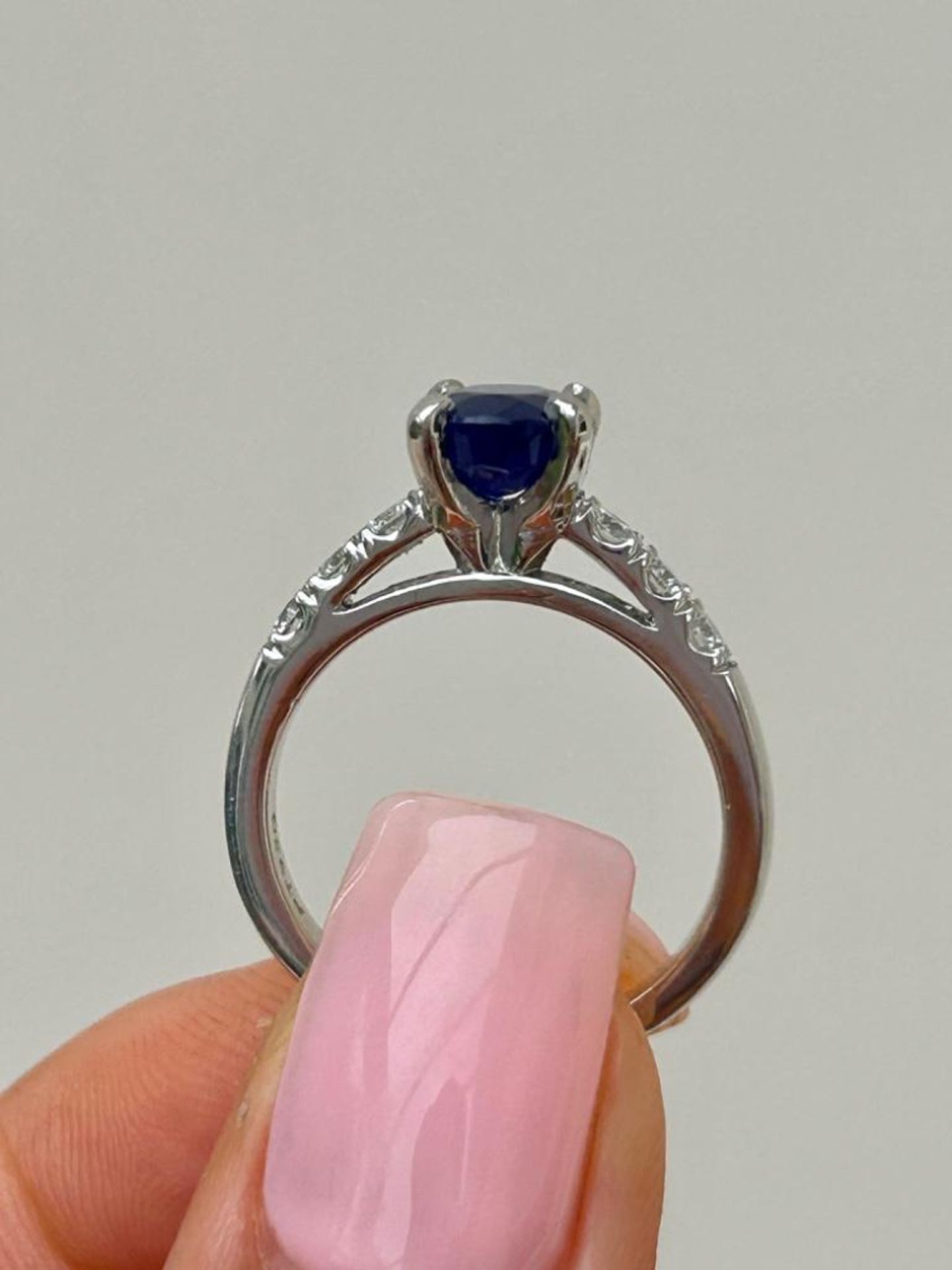 Wonderful Heavy Platinum Sapphire Ring with Diamond Shoulders - Image 5 of 7