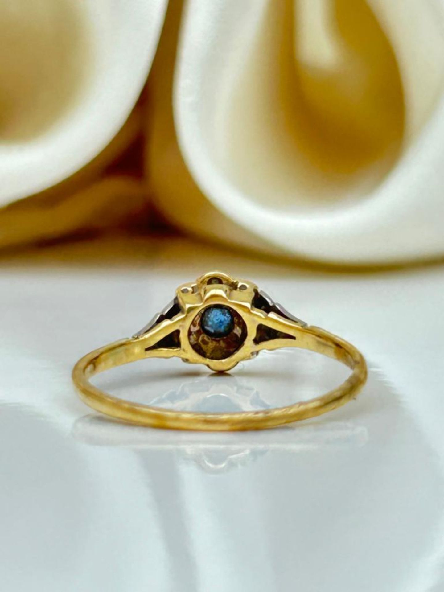 Art Deco Era 18ct Yellow Gold and Platinum Sapphire Diamond Ring - Image 5 of 7