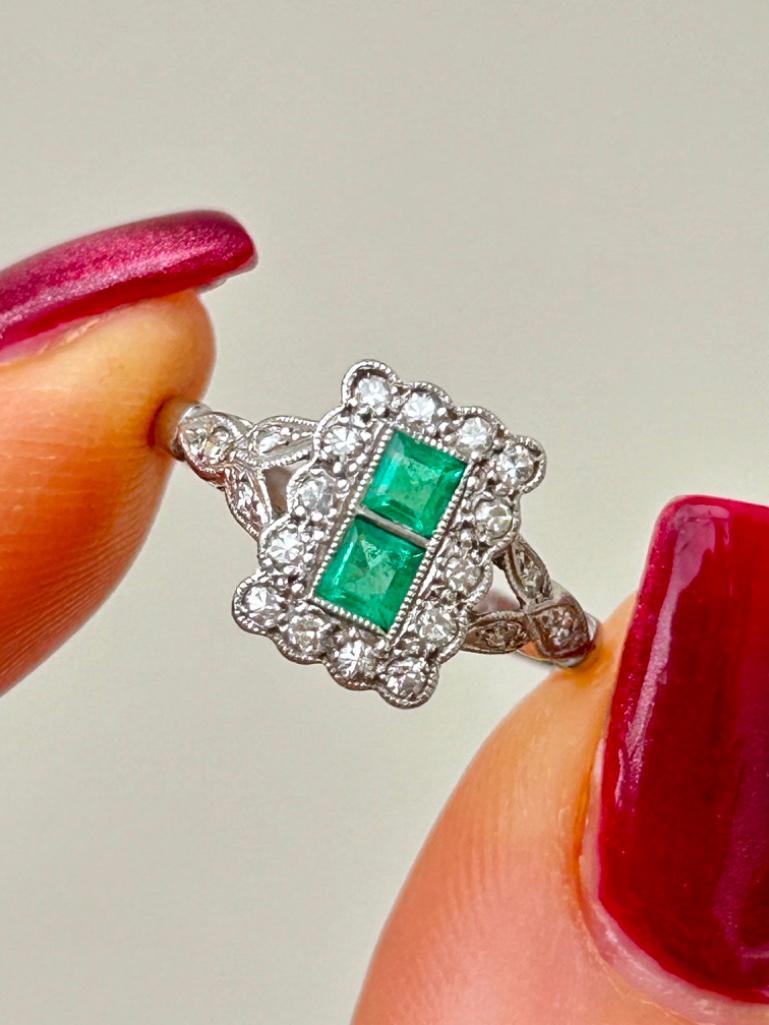 Wonderful Art Deco Era Platinum Emerald and Diamond Ring - Image 5 of 11