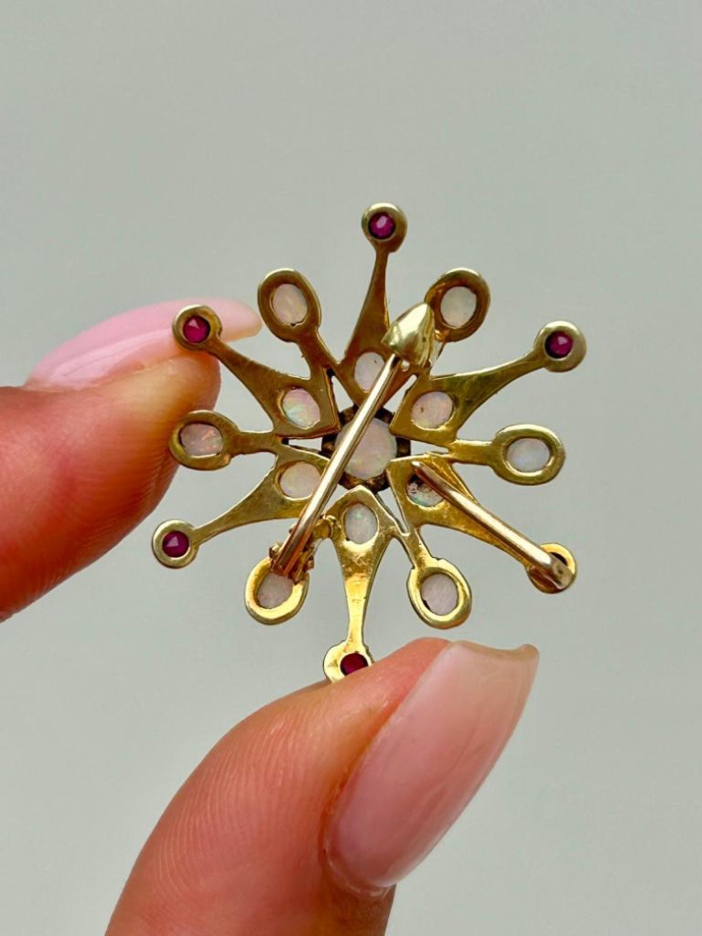 18ct Yellow Gold Ruby and Opal Starburst Brooch / Pendant - Image 4 of 5