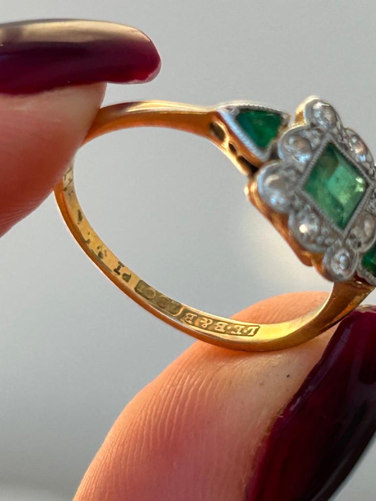 Art Deco Era Emerald and Diamond Ring in 18ct Yellow Gold - Image 7 of 9