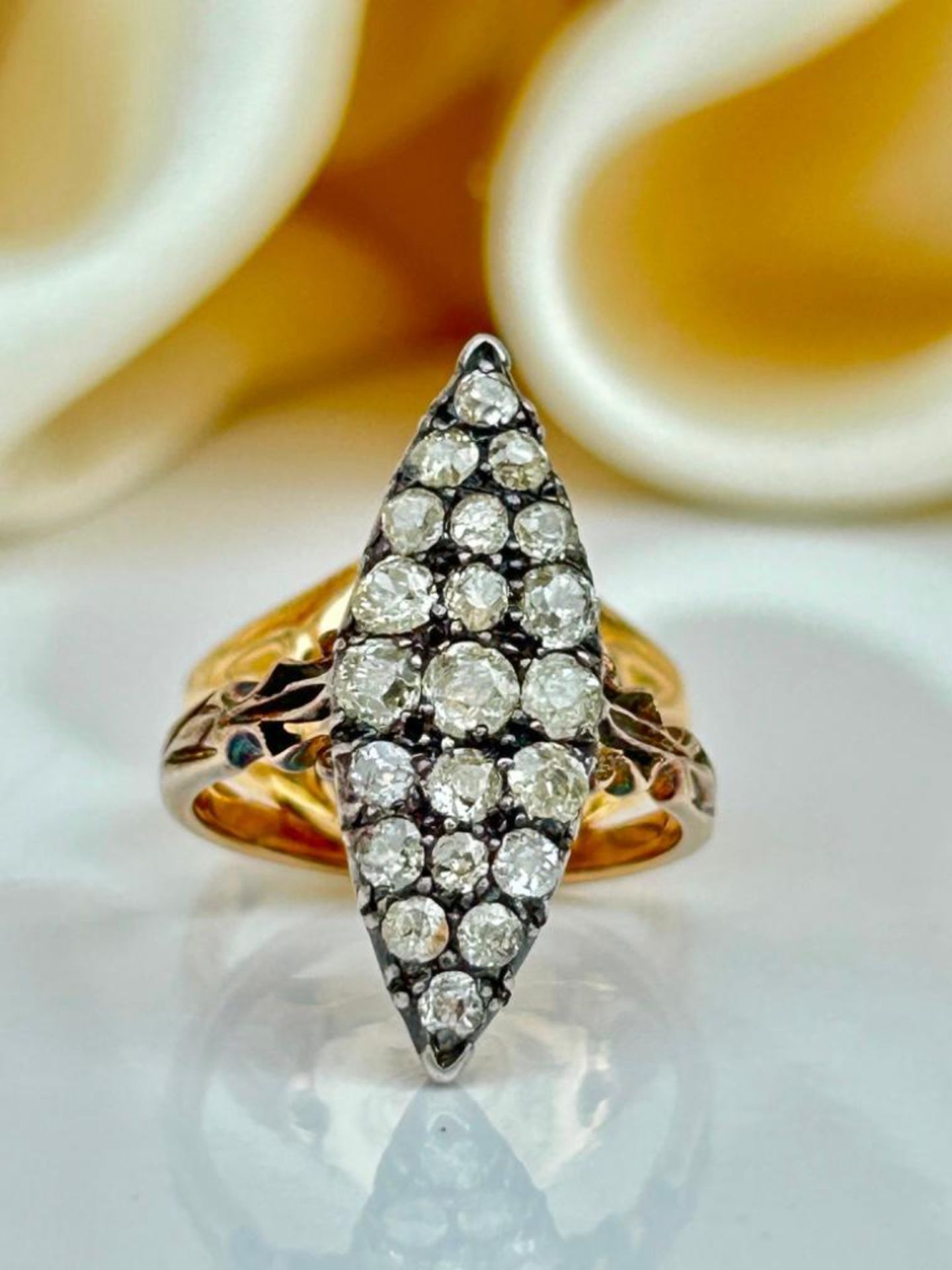 Wonderful Large Diamond and 18ct Gold Navette Ring - Image 3 of 9