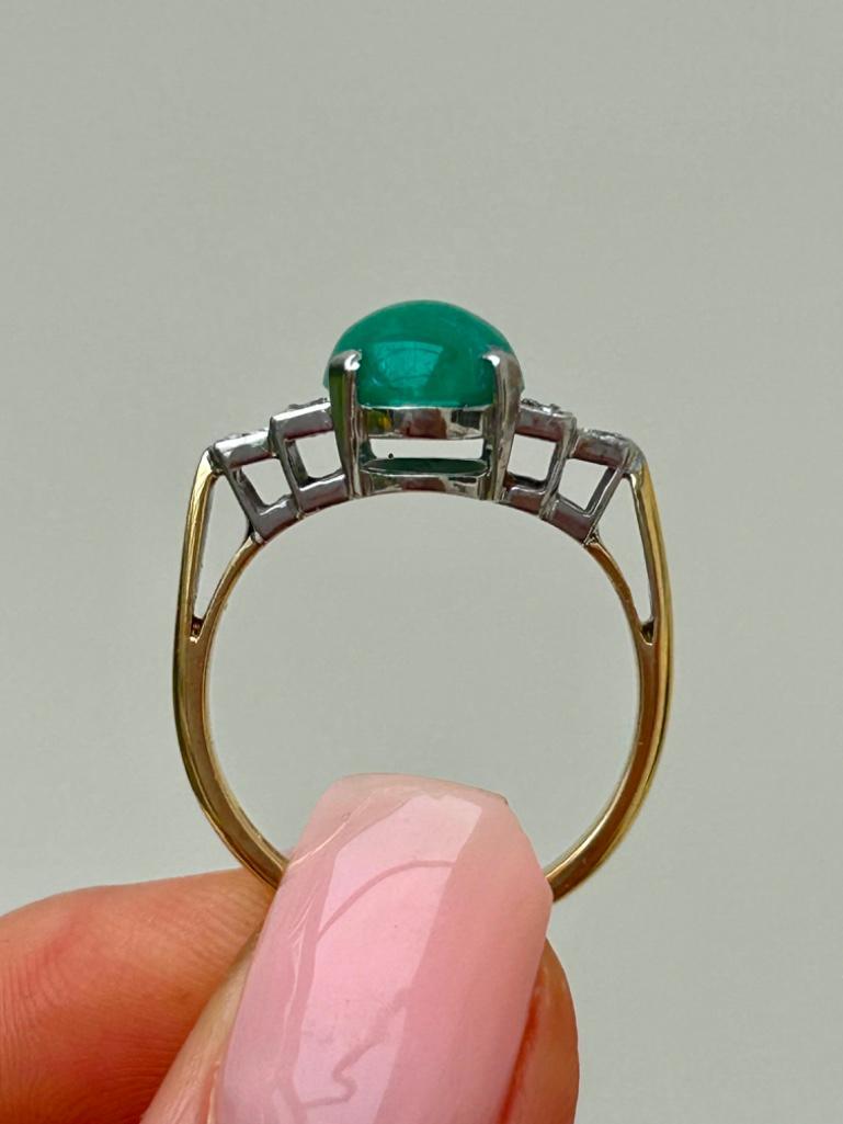 18ct Yellow Gold Cabochon Emerald and Diamond Ring - Bild 6 aus 7