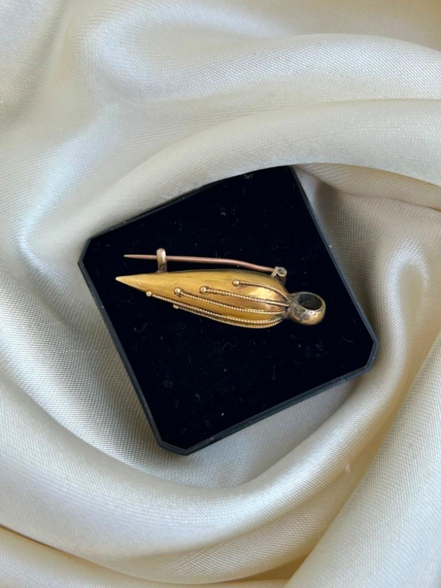 Antique 18ct Gold Torpedo Shape Brooch - Image 3 of 4