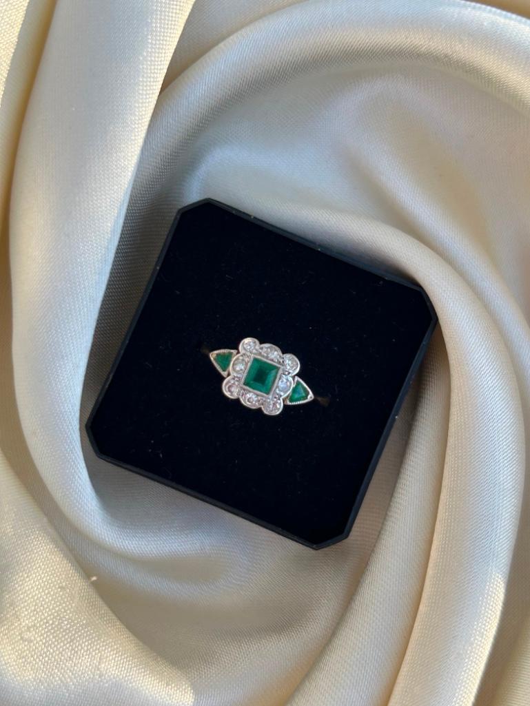 Art Deco Era Emerald and Diamond Ring in 18ct Yellow Gold - Image 6 of 9