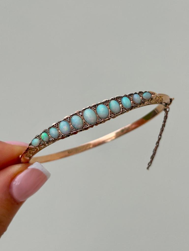 Wonderful 9ct Gold Opal and Diamond Bangle Bracelet - Image 2 of 6