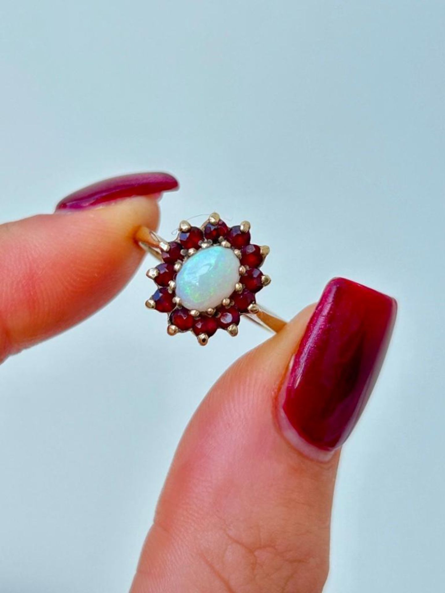 Vintage 9ct Yellow Gold Garnet and Opal Flower Ring - Image 2 of 7