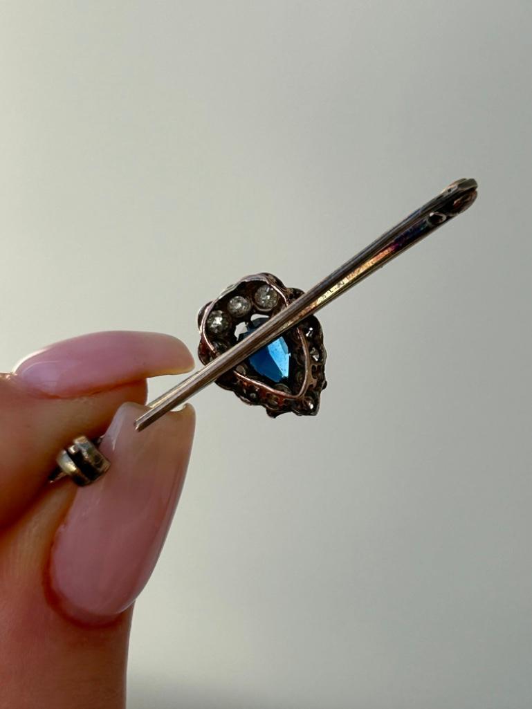 Outstanding Sapphire and Diamond Heart Bar Brooch in Gold AF - Image 5 of 7