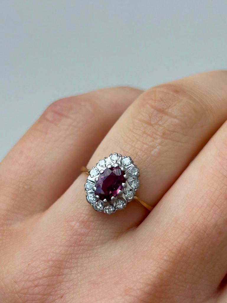 18ct Yellow Gold Ruby and Diamond Cluster Ring - Image 5 of 9