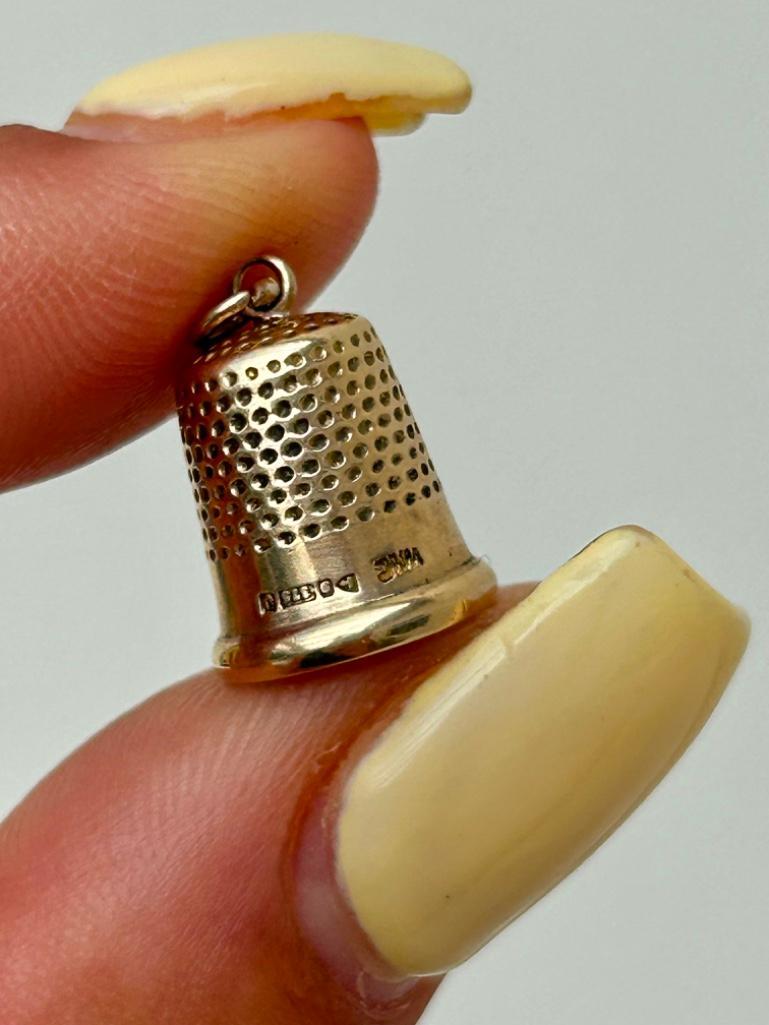 Vintage Thimble Charm / Pendant in 9ct Gold - Image 2 of 4