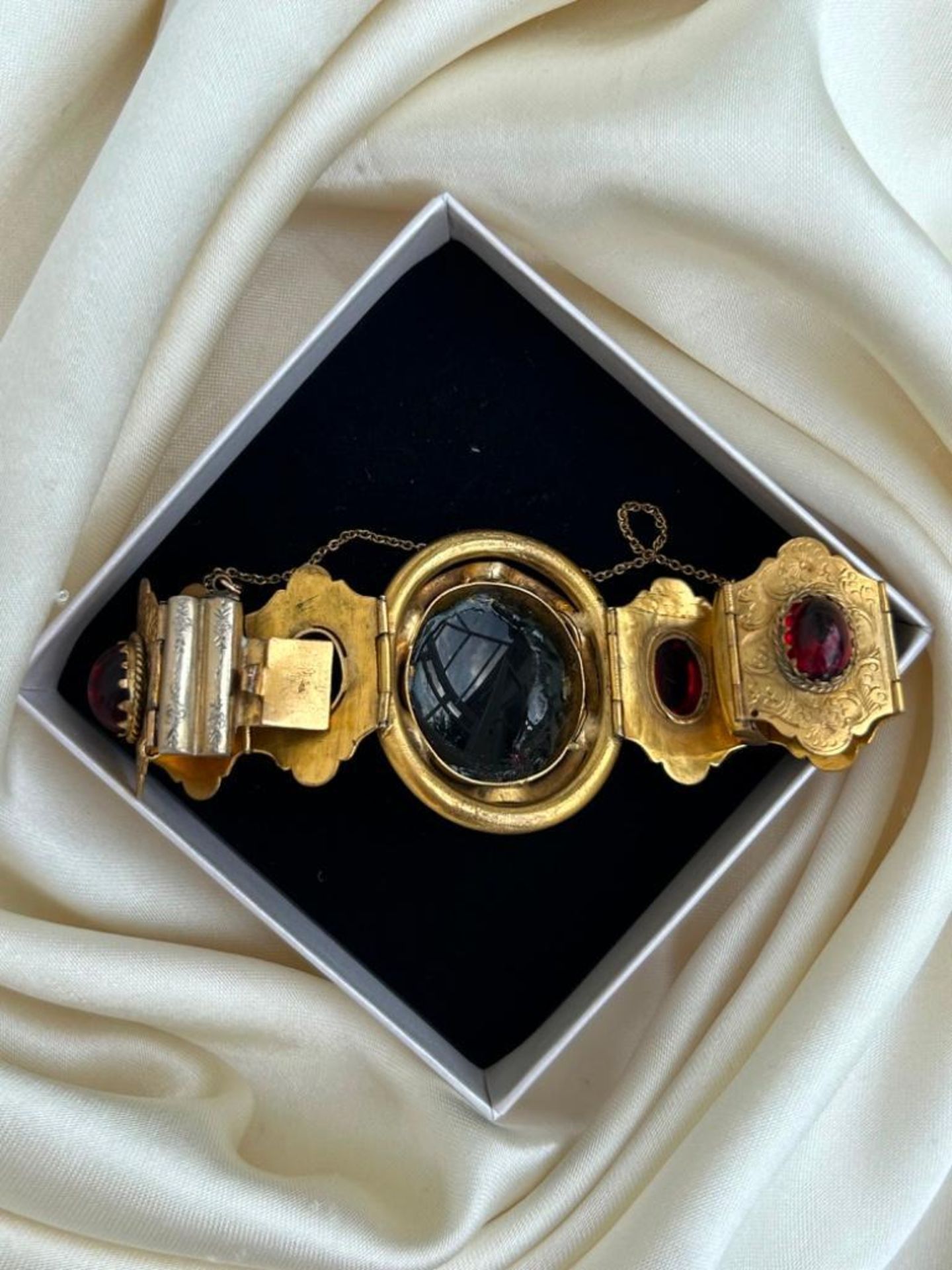 Antique Chunky Cabochon Garnet Bracelet - Image 3 of 5