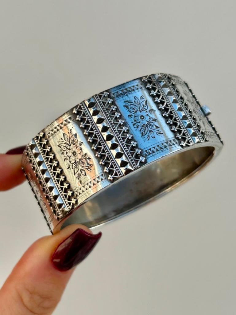 Chunky Antique Silver Bangle Bracelet - Image 4 of 7