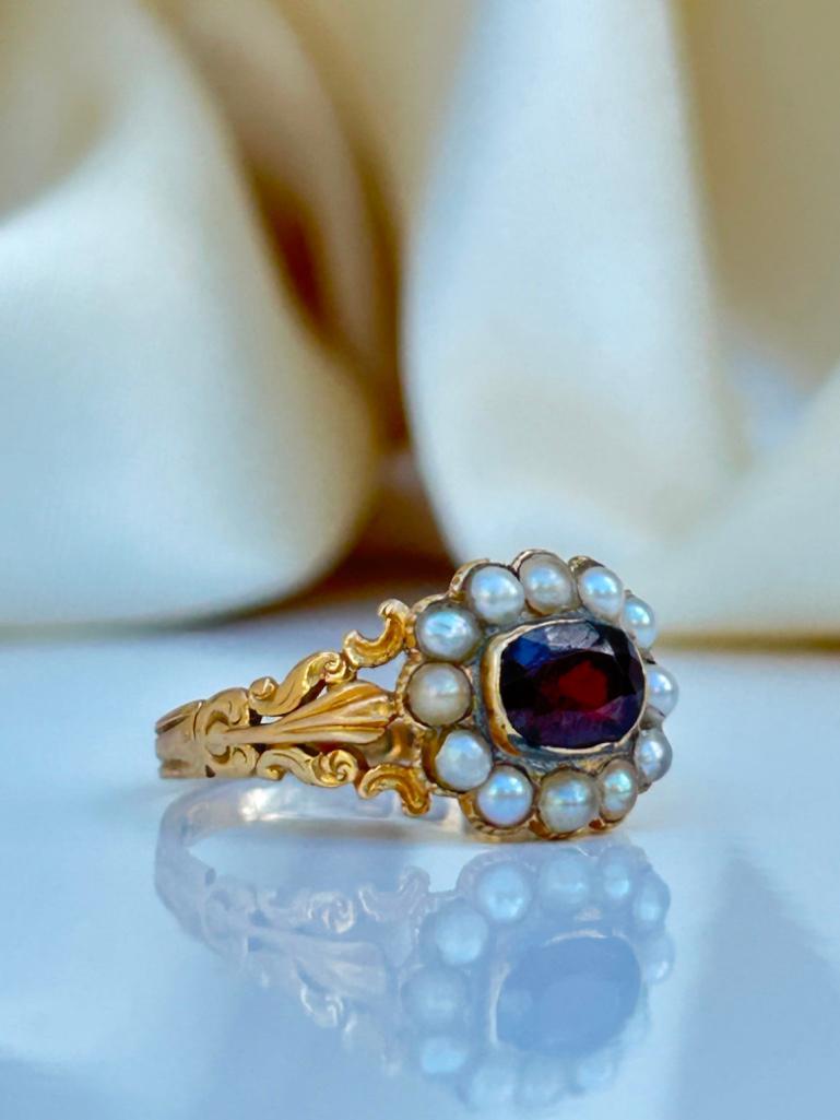 Antique 18ct Yellow Gold Garnet and Pearl Ring - Image 6 of 8