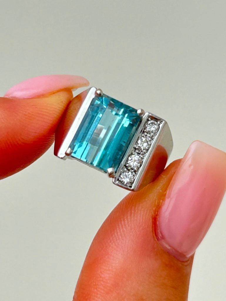 Amazing Modernistic Aquamarine and Diamond Ring in Chunky White Gold - Image 6 of 12