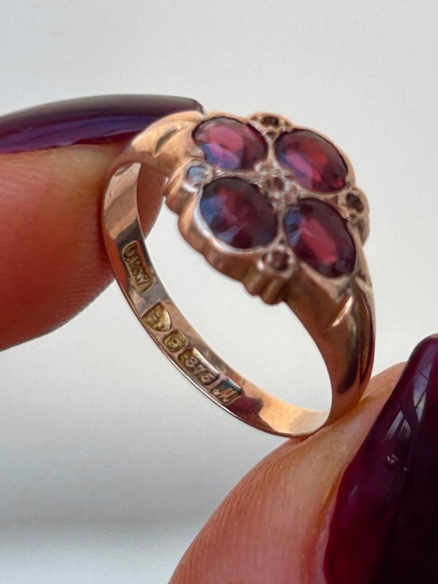 9ct Gold Garnet and Diamond Ring - Image 6 of 6
