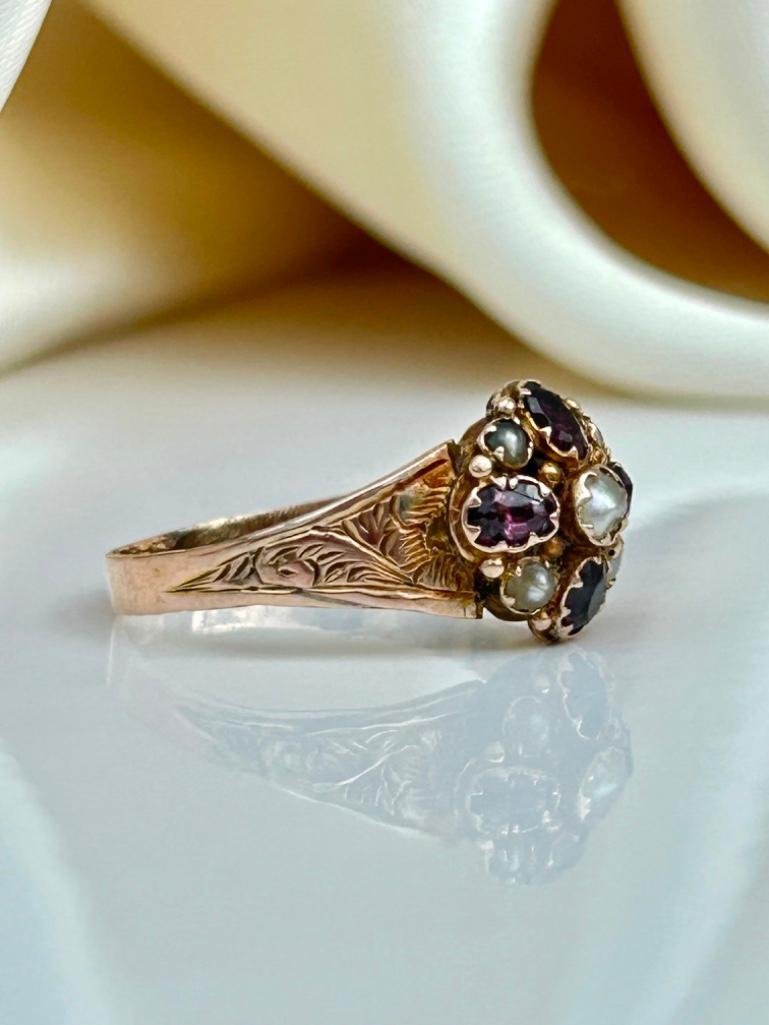 Antique 9ct Yellow Gold Garnet and Pearl Ring - Image 2 of 9