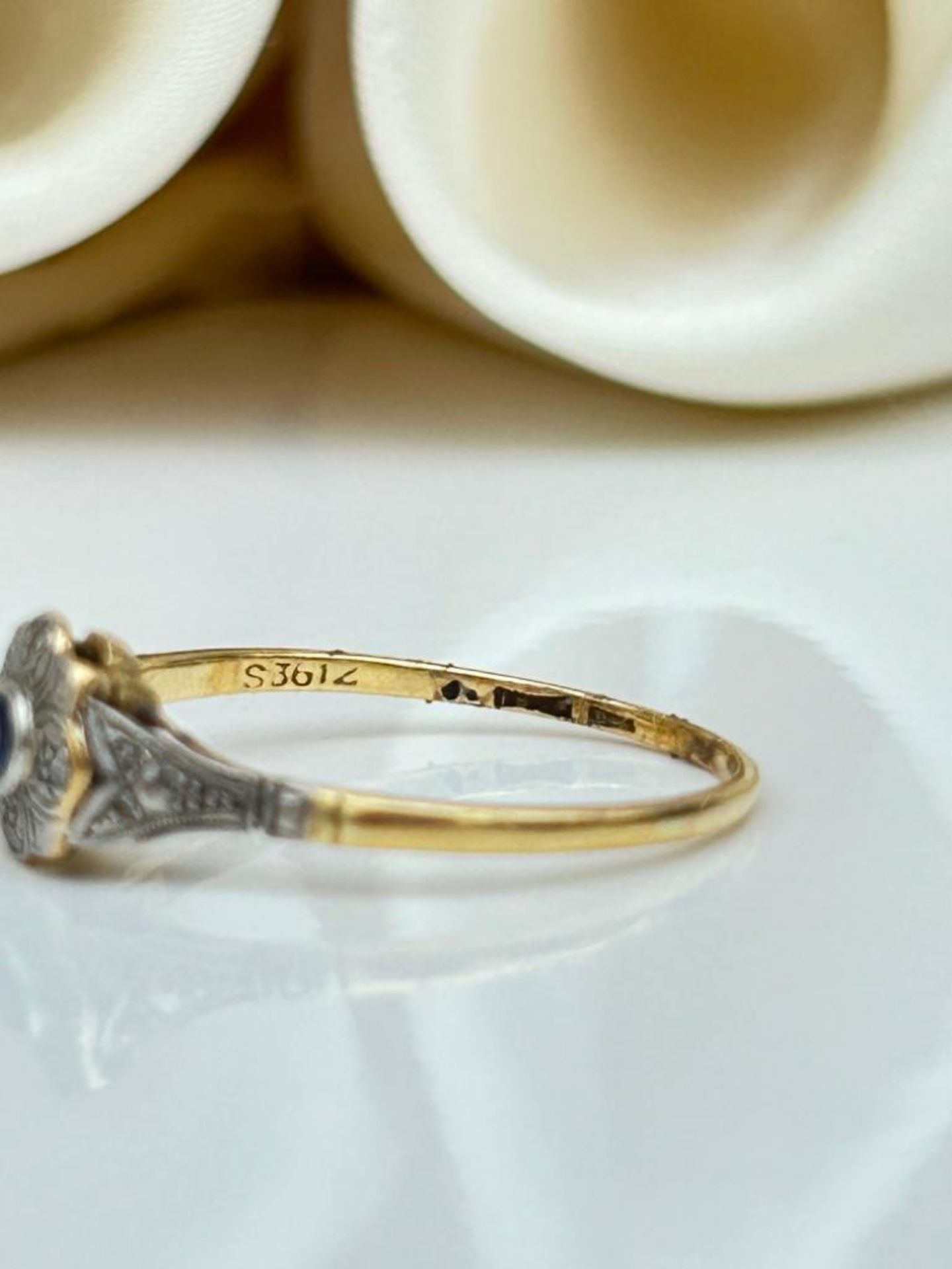 Art Deco Era 18ct Yellow Gold and Platinum Sapphire Diamond Ring - Image 6 of 7