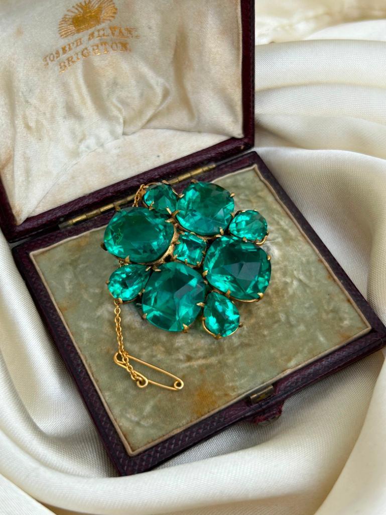 Antique Boxed Large Green Flower Brooch with Safety Chain - Image 4 of 5