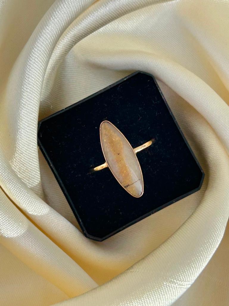 Antique Agate Navette Ring in Gold - Image 5 of 5