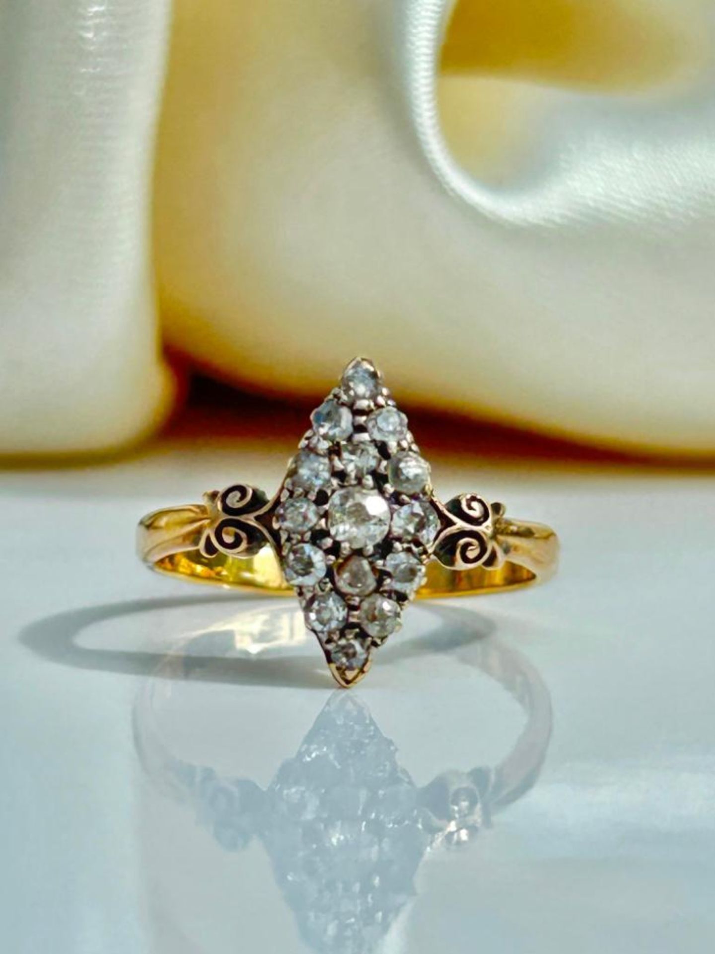 Antique 18ct Yellow Diamond Navette / Marquise Ring - Image 3 of 9