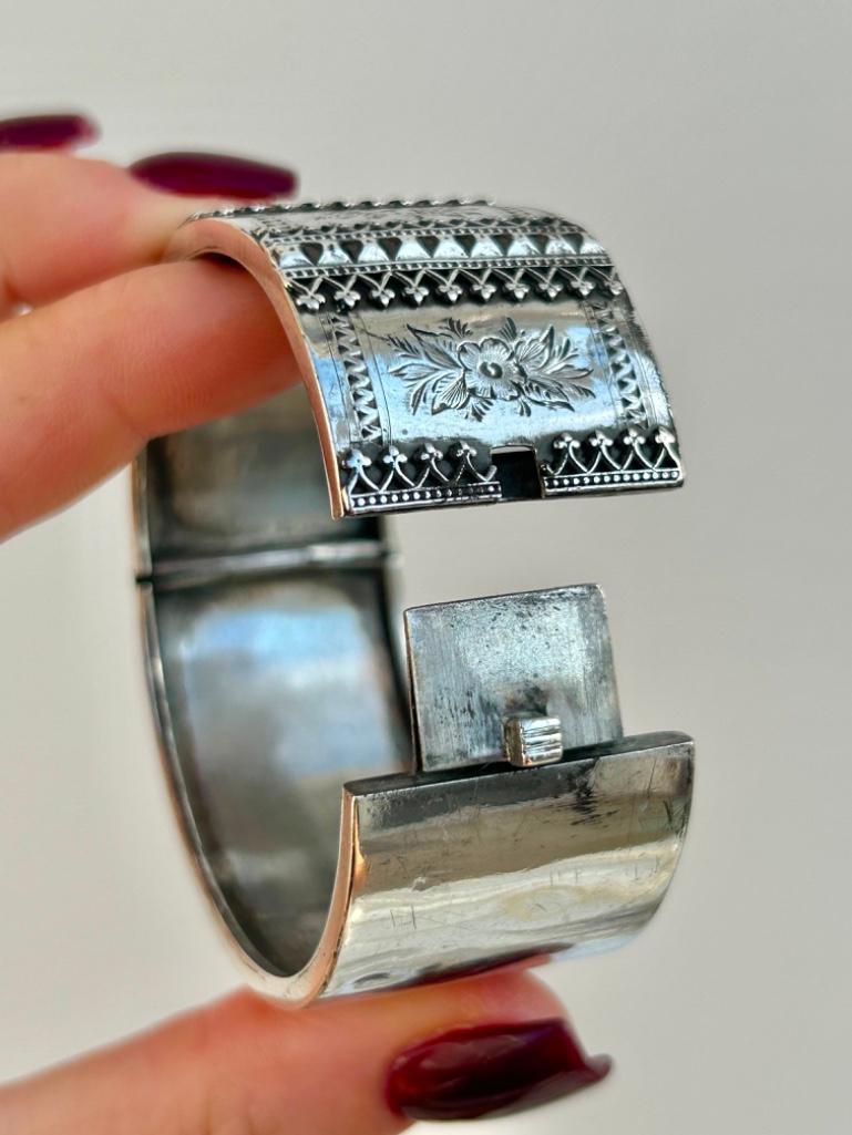 Chunky Antique Silver Bangle Bracelet - Image 2 of 7