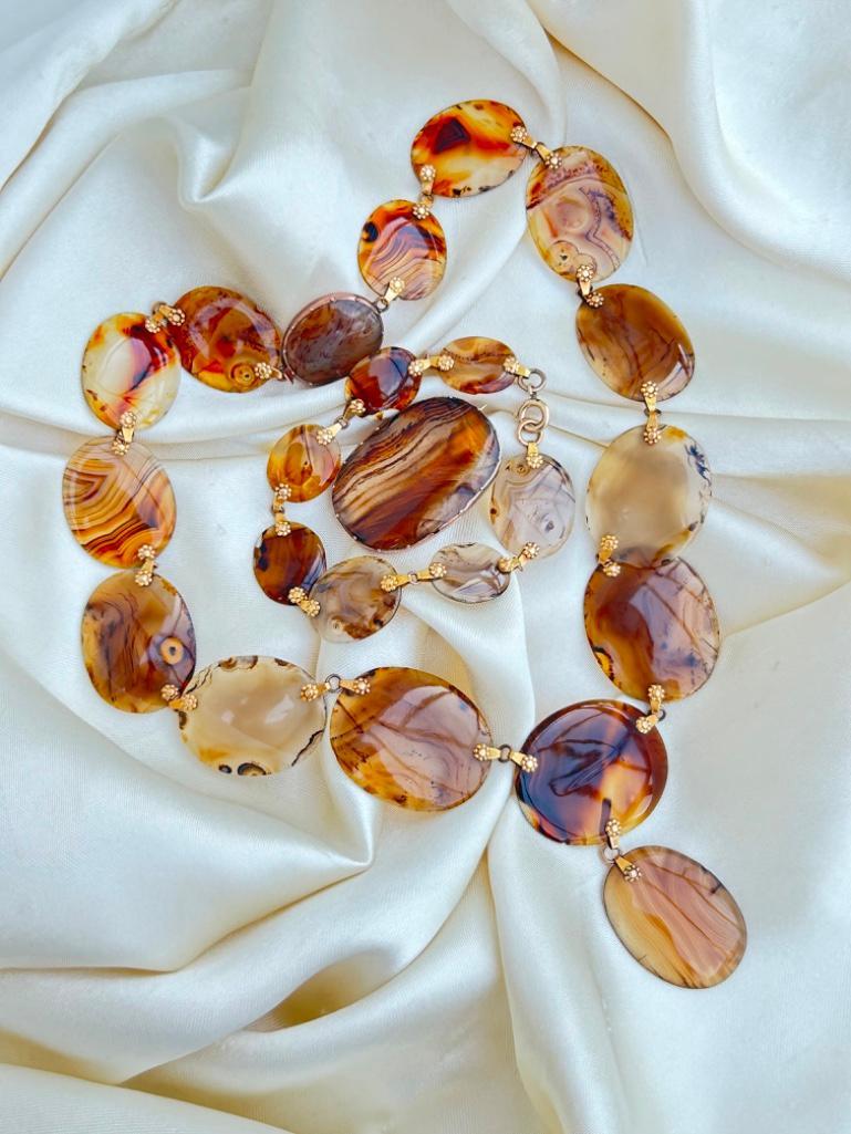 Antique Agate Suite Necklace / Bracelet and Brooch in Gold - Image 11 of 13